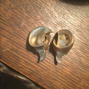 Vintage Trifari clip earrings